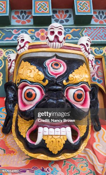 temple guard in kyichhu temple in bhutan. - circa 7th century - fotografias e filmes do acervo