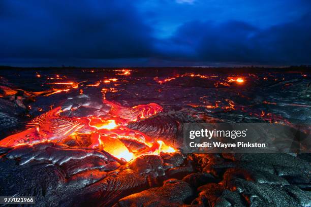 lava field of the pu'u o'o vent of the kilauea volcano - puu oo vent fotografías e imágenes de stock