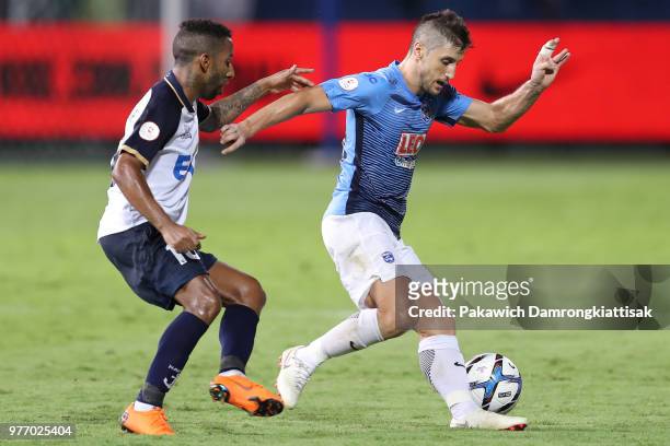 Daniel Garcia Rodriguez of Bangkok Glass FC controls the ball under pressure of Vitor Silva Assis De Oliveira Junior of Navy FC during the Thai...