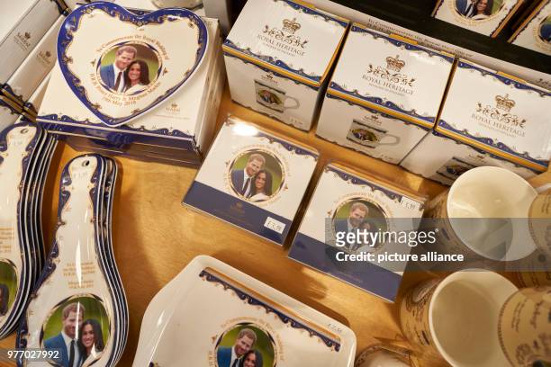 April 2018, Britain, Windsor: Souvenir articles showing prince harry and Meghan Markle for sale in a shop. Prince Harry and the American actress...