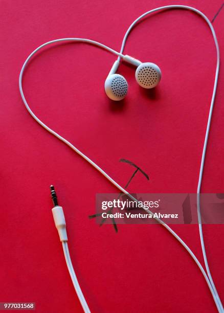 heartbeats of music - thimble stock pictures, royalty-free photos & images