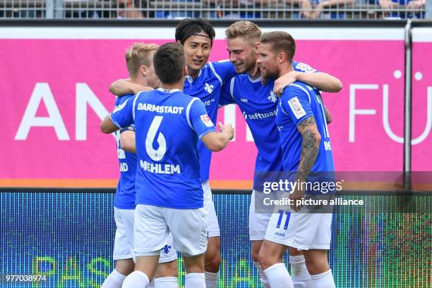 April 2018, Germany, Darmstadt, soccer: 2nd Bundesliga, SV Darmstadt 98 vs 1. FC Union Berlin, in the Stadion am Boellenfalltor. Darmstadt's Felix...