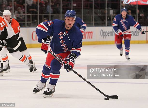 Sean Avery of the New York Rangers skates with the puck against the Philadelphia Flyers at Madison Square Garden on March 14, 2010 in New York City.