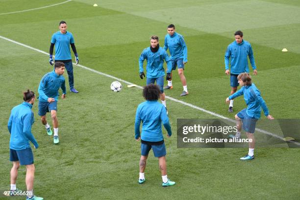 April 2018, Spain, Madrid, Soccer, Champions League, before the match Real Madrid vs Bayern Munich in the semifinal, final training session: Gareth...