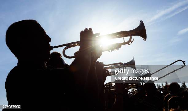 Dpatop - 29 April 2018, Germany, Berlin: A group of musicians plays the trumpet and trombone at Mauerpark at sunny weather. Photo: Gregor Fischer/dpa