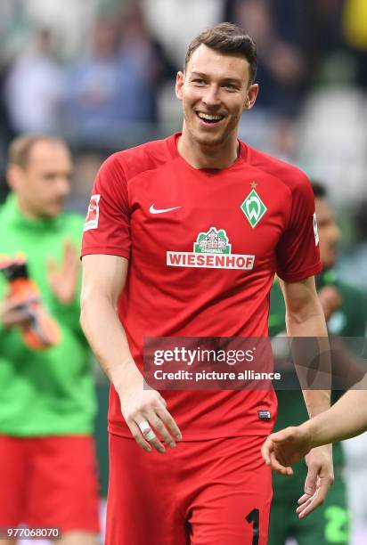 Fußball, Bundesliga, 32. Spieltag, Werder Bremen - Borussia Dortmund im Weserstadion in Bremen. Bremen's goalkeeper Jiri Pavlenka. Photo: Carmen...