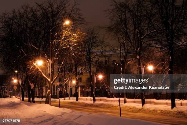 quiet street - alexander kuznetsov fotografías e imágenes de stock