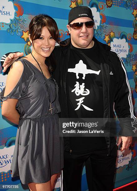 Actor Kevin James and wife Steffiana De La Cruz attend the Make-A-Wish Foundation event at Santa Monica Pier on March 14, 2010 in Santa Monica,...