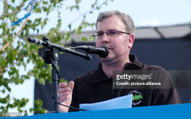 April 2018, Germany, Zwickau: Oliver Hilburger of the 'Alternative Gewerkschaft' , delivers a speech at an Alternative for Germany rally. Photo:...
