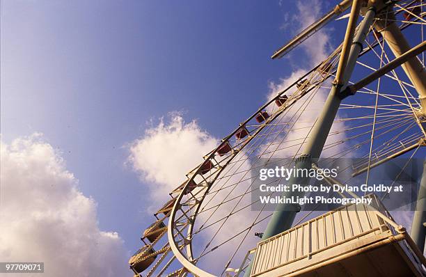 ferris wheel and cloud filled sky - yongin stock pictures, royalty-free photos & images