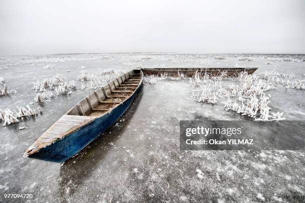 wooden canoes on frozen eber lake, afyon, afyonkarahisar, turkey - manisa imagens e fotografias de stock