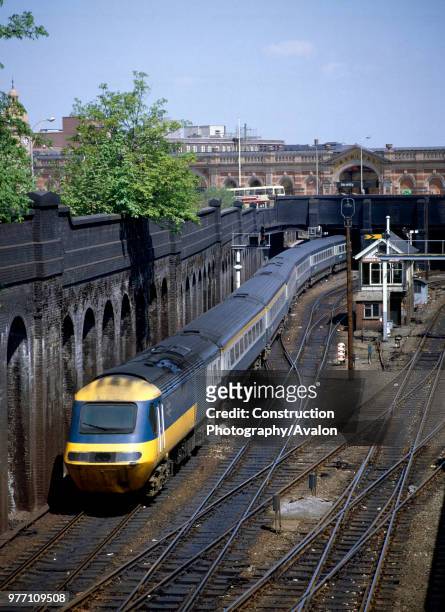 London Road Junction, Leicester. The 11.30 HST ex London for Sheffield arrives at Leicester. 14.5.84.