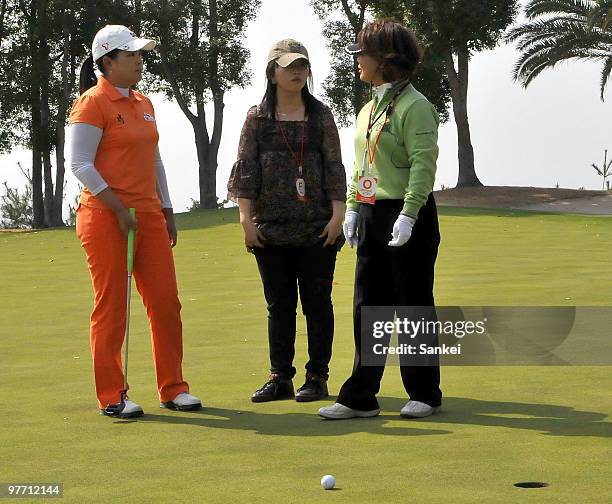 Inbee Park of South Korea discuss with competition staff Hiroko Yumoto through an interpreter after the final round of the Yokohama Tire Golf...