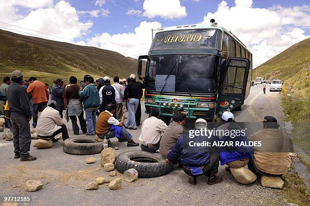 Bus drivers blockade an interprovincial road in the outskirts of La Paz on March 3, 2010. Bus drivers reject a Government's decree banning inebriated...