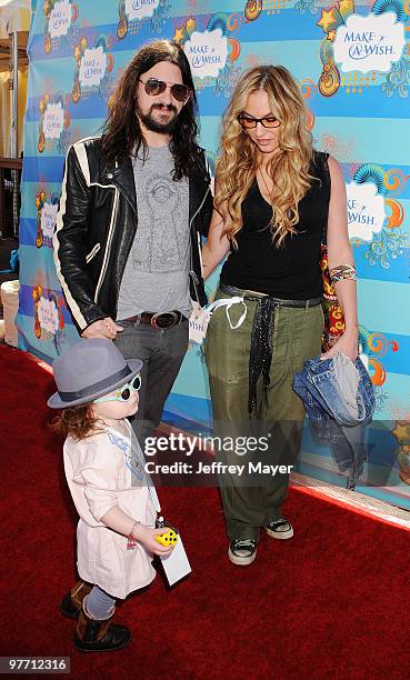 Musician Shooter Jennings and actress Drea de Matteo and daughter Alabama Gypsy Rose attend the Make-A-Wish Foundation's Day of Fun hosted by Kevin &...