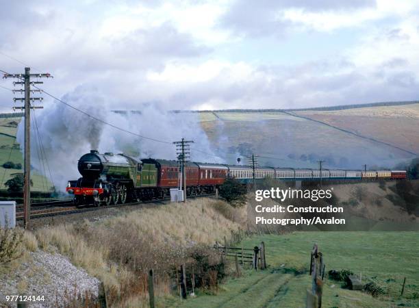 The West Riding.No 4771 Green Arrow heads west along the Vale of Edale en route from Sheffield to Manchester Victoria. . , United Kingdom.