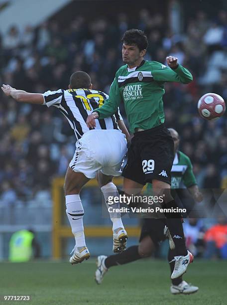 David Trezeguet of Juventus FC clashes with Emílson Sánchez Cribari of AC Siena during the Serie A match between Juventus FC and AC Siena at Stadio...