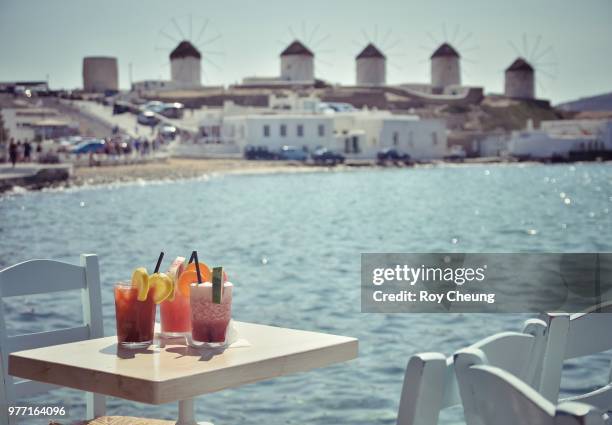 sea breeze cocktails on table on seashore, mykonos, cyclades, south aegean, greece - egeu meridional imagens e fotografias de stock