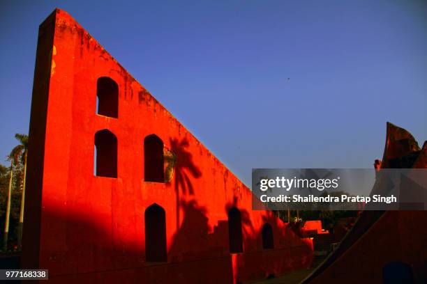 red - shailendra singh photos et images de collection