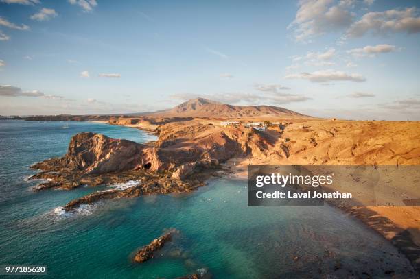 view of rocky beach, papagayo beach, lanzarote, canary islands, spain - lanzarote stock pictures, royalty-free photos & images