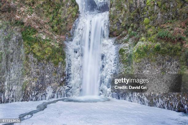 frozen multnomah falls, portland, oregon, usa - portland oregon columbia river gorge stock pictures, royalty-free photos & images