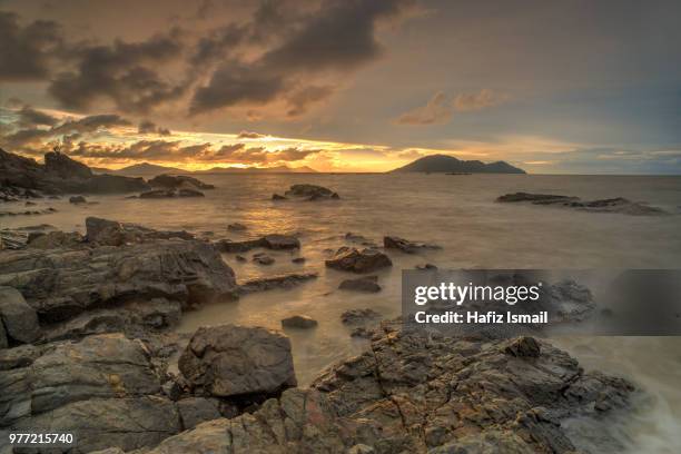 rocky sunset at turtle beach, singkawang - singkawang stock pictures, royalty-free photos & images