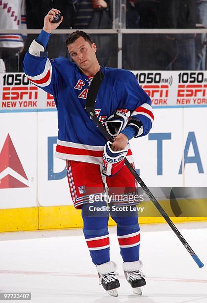 Sean Avery of the New York Rangers salutes fans as the number one star in the game against the Philadelphia Flyers on March 14, 2010 at Madison...