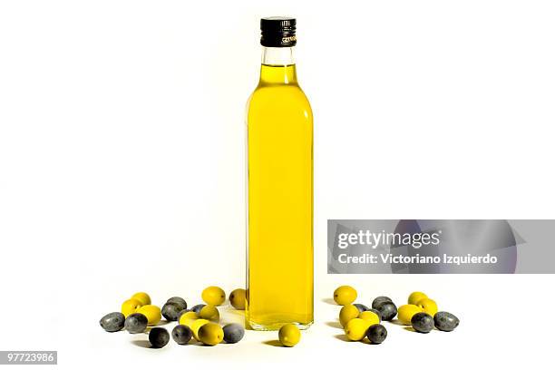 olive oil - olijfolie stockfoto's en -beelden