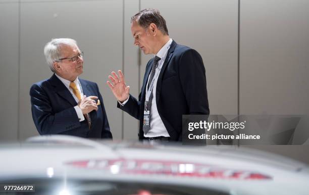 Dpatop - 03 May 2018, Germany, Berlin: Wolfgang Porsche , member of the supervisory board at Volkswagen, and Oliver Blume, CEO of Porsche, in...