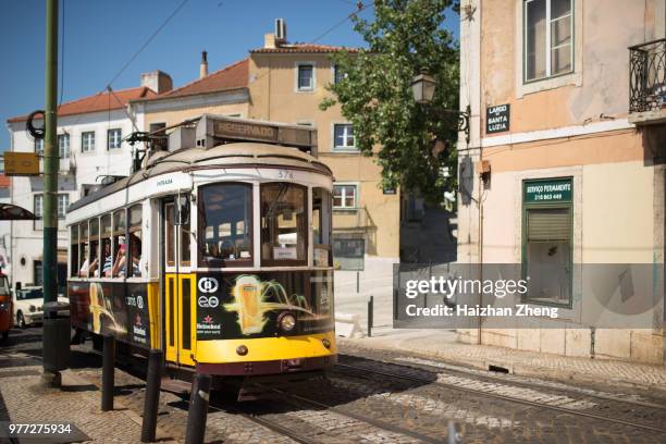 vintige tram in lisbon, portugal - sé de lisboa imagens e fotografias de stock