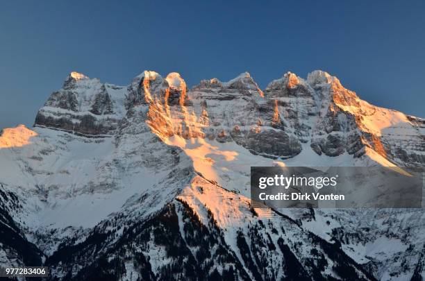 dents du midi, swiss alps - dents du midi stock-fotos und bilder