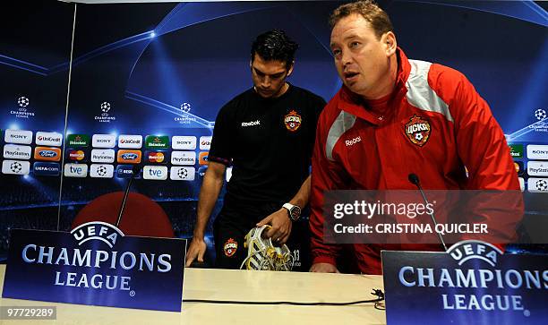 Moscow's coach Leonid Slutsky and Chilean midfielder Mark Gonzalez sit down to give a press conference on March 15, 2010 at the Sanchez Pizjuan...