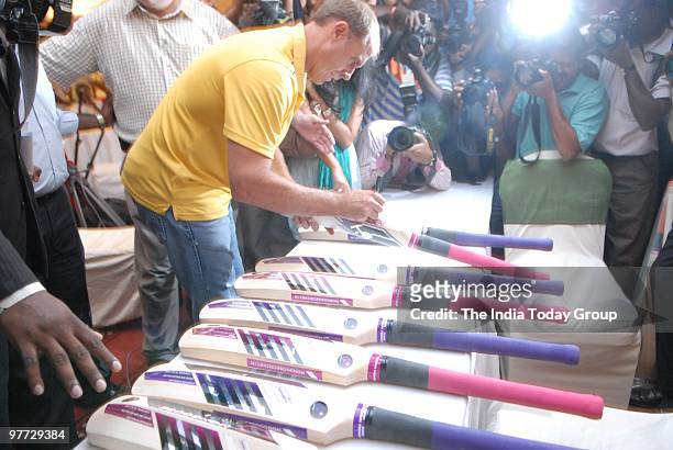 Matthew Hayden autographs the Mongoose bats for fans during the launch of Mongoose bat in Chennai.