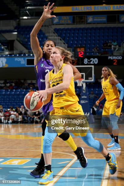 Courtney Vandersloot of the Chicago Sky drives to the basket against the Los Angeles Sparks on June 17, 2018 at the Allstate Arena in Rosemont,...