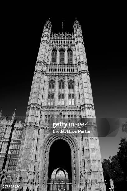 houses of parliament, north bank, westminster, london city, engl - tour victoria photos et images de collection