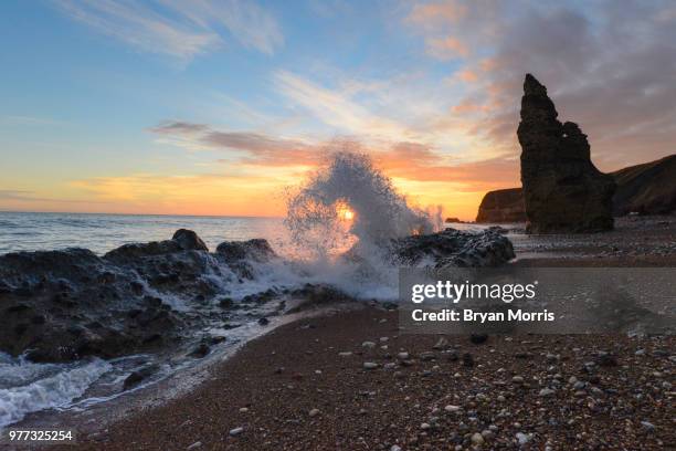 wave splashing on beach, seaham, durham, england, uk - bryan morris stock-fotos und bilder