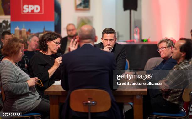 May 2018, Germany, Bautzen: Saxony's Economic Minister Martin Dulig of the Social Democratic Party speaks with citizens of the city of Bautzen on his...