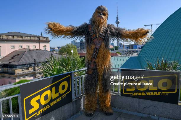 May 2018, Germany, Berlin: Star Wars character Chewbacca promotes the new film 'Solo: A Star Wars Story' which will premiere on 24 May. Photo: Britta...
