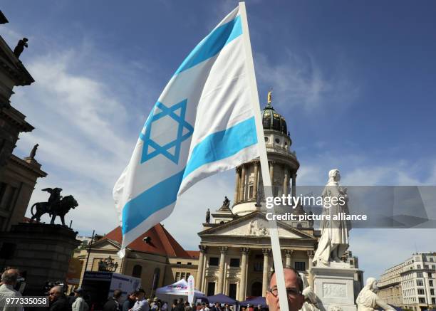 May 2018, Germany, Berlin: People taking part in the celebration of the independence of Israel at the Gendarmenmarkt with an Israeli flag. Photo:...