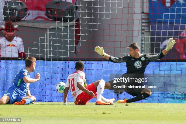 May 2018, Germany, Leipzig, Soccer, Bundesliga, 33th day of play, RB Leipzig vs VfL Wolfsburg at the Red Bull Arena: Leipzig's Ademola Lookman scores...