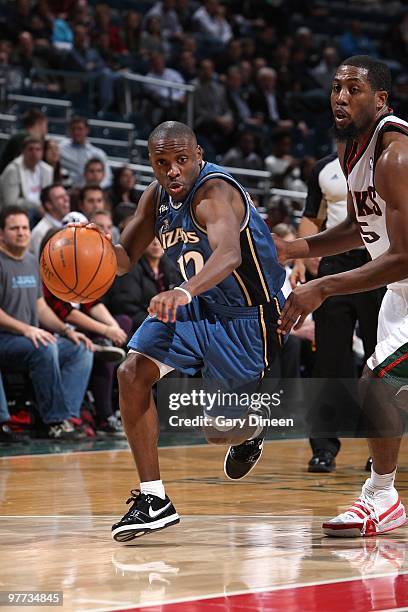 Earl Boykins of the Washington Wizards moves the ball against John Salmons of the Milwaukee Bucks during the game on March 3, 2010 at the Bradley...