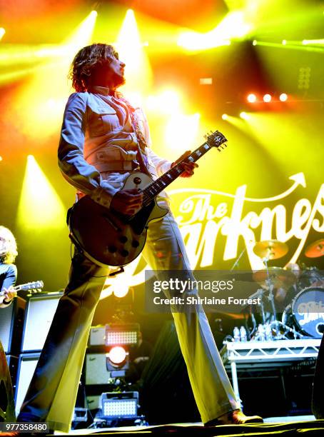 Justin Hawkins of The Darkness performs supporting Hollywood Vampires at Manchester Arena on June 17, 2018 in Manchester, England.