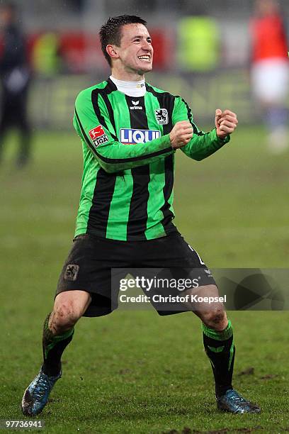 Antonio Rukavina of Muenchen celebrates the 1:0 victory after the second Bundesliga match between MSV Duisburg and 1860 Muenchen at the MSV Arena on...