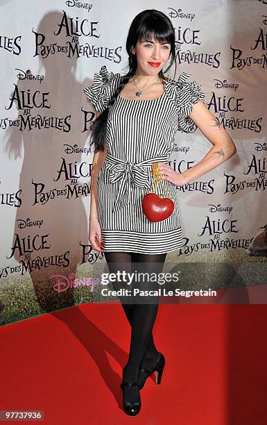 Singer Nolwenn Leroy attends the premiere of Tim Burton's film "Alice au pays des merveilles" at Theatre Mogador on March 15, 2010 in Paris, France.