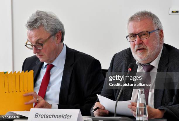 May 2018, Germany, Potsdam: Rainer Bretschneider, chairman of the board of the Flughafen Berlin Brandenburg GmbH , and Manfred Bobke-von Camen ,...