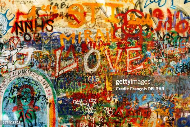 love - painted wall stock pictures, royalty-free photos & images