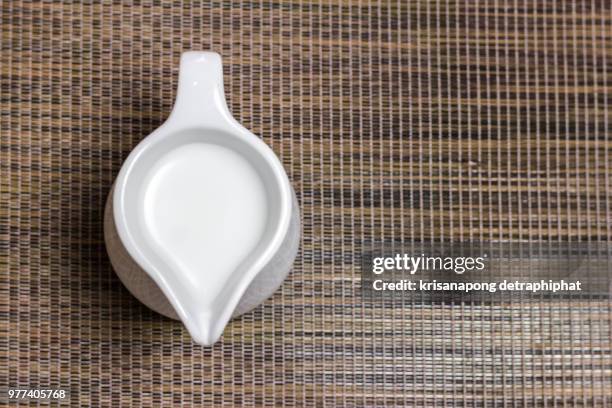 milk - pot à lait pichet photos et images de collection