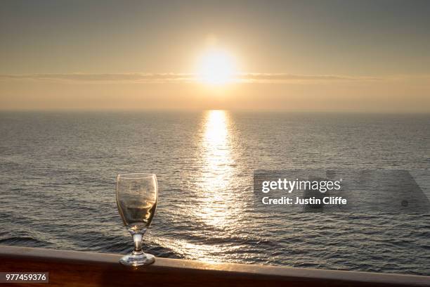 sundowner - justin cliffe stockfoto's en -beelden