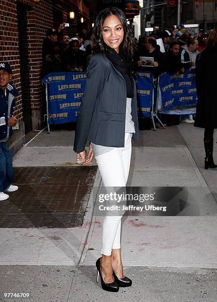 Actress Zoe Saldana visits "Late Show With David Letterman" at the Ed Sullivan Theater on December 14, 2009 in New York City.