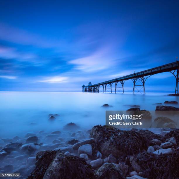 the blue pier - clevedon pier stockfoto's en -beelden